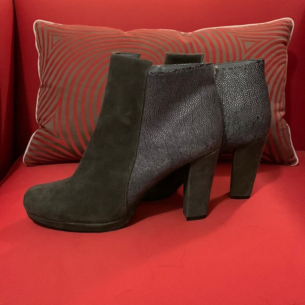 NWOT Sacha London grey suede boots with blue metallic detail at the back